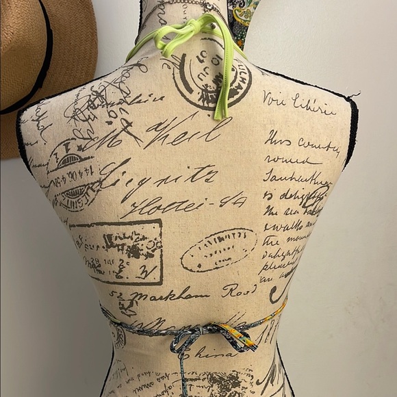 Vibrant Green Bikini Set - Picture 7 of 7